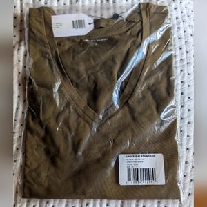 Universal Standard Tee Rex v-neck, Size M,Olive With Bonus Lounge Bra!